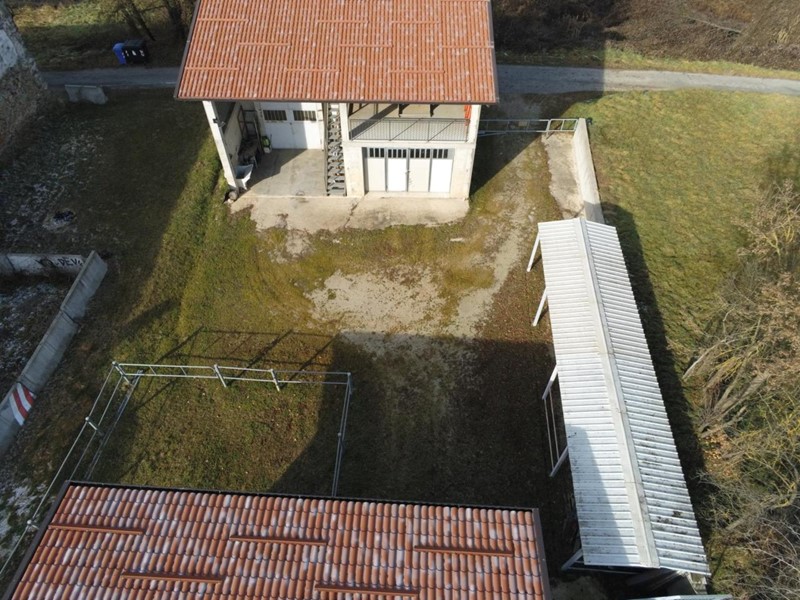 Capannone in Vendita a Niella Tanaro, 130'000€, 310 m²