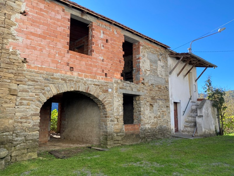 Casa Semi Indipendente in Vendita a Gorzegno, 24'000€, 175 m²