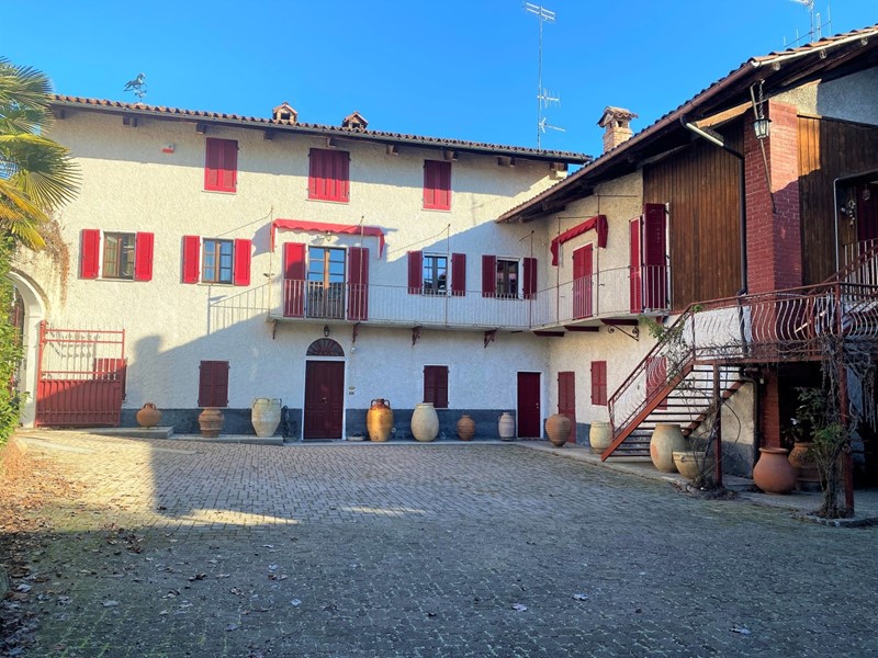 Casa Indipendente in Vendita a Clavesana, 398'000€, 390 m², con Box