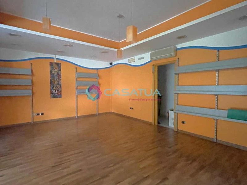 Immobile commerciale in Vendita a Silvi, 65'000€, 46 m²