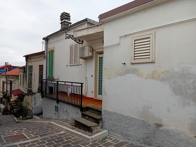 Casa Indipendente in Vendita a Lettomanoppello, zona Centro, 55'000€, 110 m²