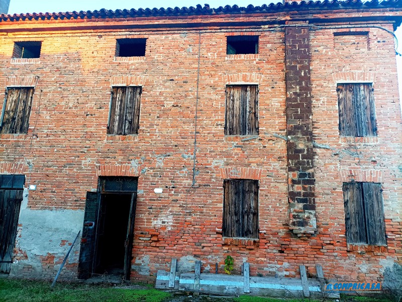 Casale in Vendita a Casale di Scodosia, 45'000€, 290 m²