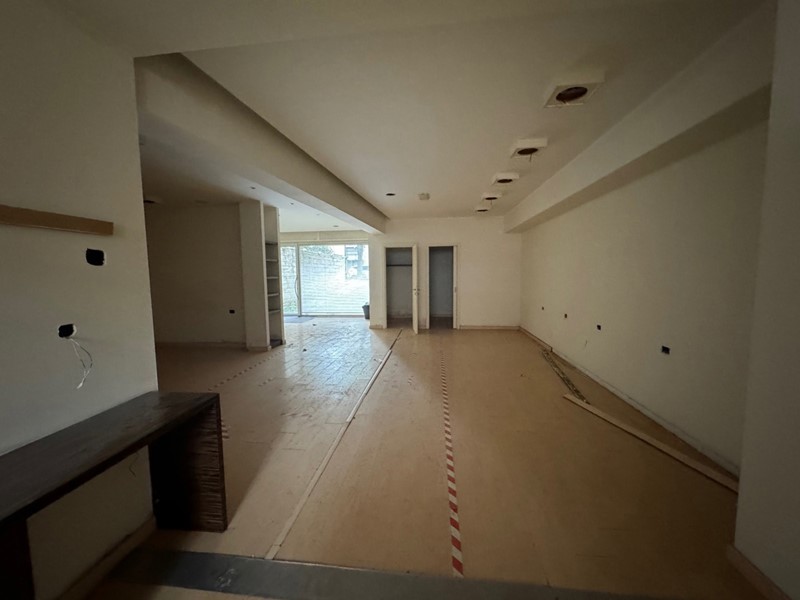 Negozio in Vendita a Terni, 90'000€, 115 m²