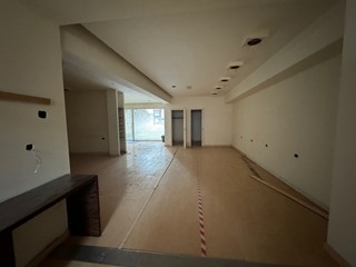 Negozio in Vendita a Terni, 90'000€, 115 m²
