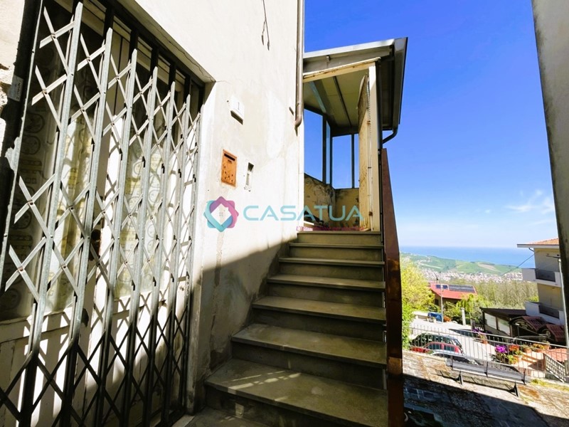 Casa Indipendente in Vendita a Pineto, zona Mutignano, 75'000&euro;, 105 m²