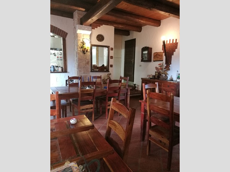 Casa Semi Indipendente in Vendita a Mioglia, zona Carpenaro, 270'000€, 200 m²