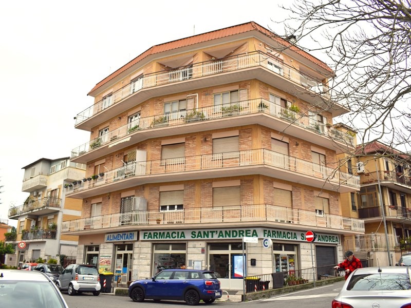 Trilocale in Vendita a Roma, zona OTTAVIA, 200'000€, 90 m²