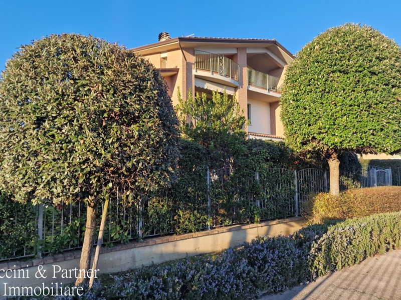 Appartamento in Vendita a Perugia, zona Solfagnano, 165'000€, 140 m², con Box