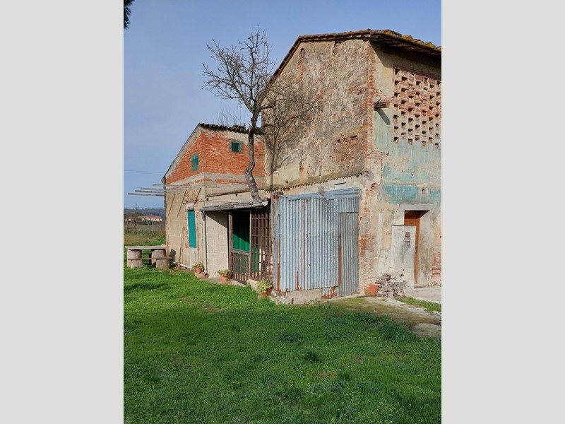 Casa di corte in Vendita a Castelfranco di Sotto, 60'000€, 100 m²