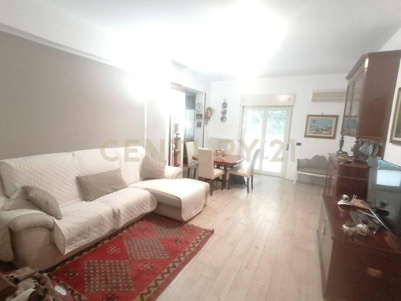 Quadrilocale in Vendita a Messina, zona Provinciale, 80'000€, 67 m², con Box