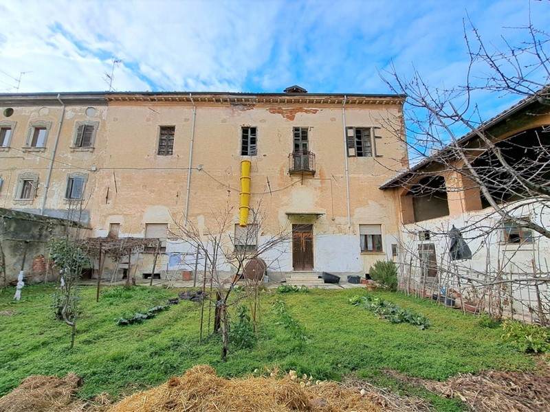 Casa Indipendente in Vendita a Stroppiana, 20'000€, 200 m²
