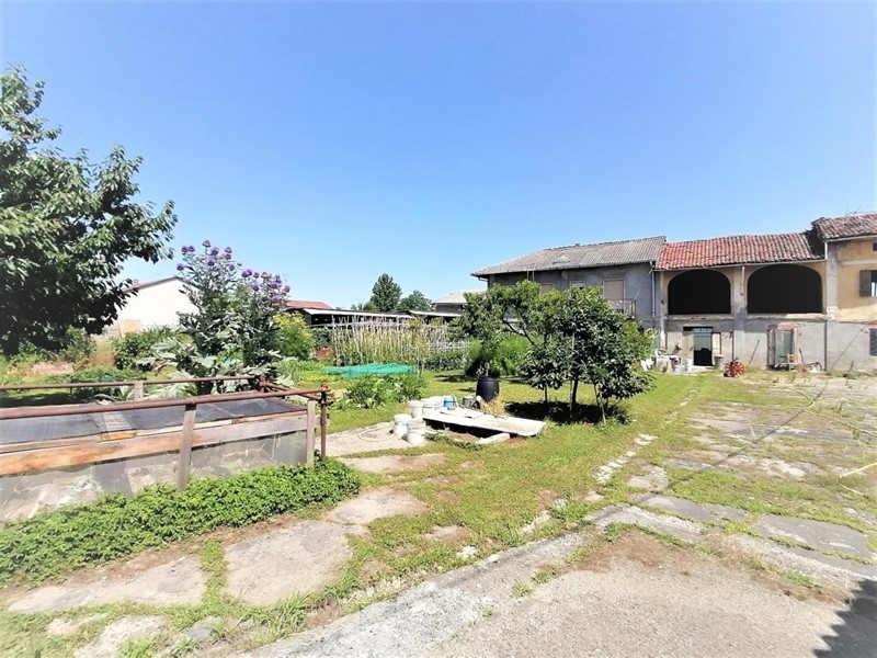 Casa Indipendente in Vendita a Pezzana, 58'000€, 250 m²