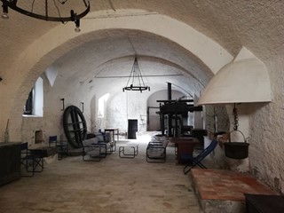 Casa Indipendente in Vendita a Castelnuovo Magra, zona Molicciara, 950'000€, 600 m²