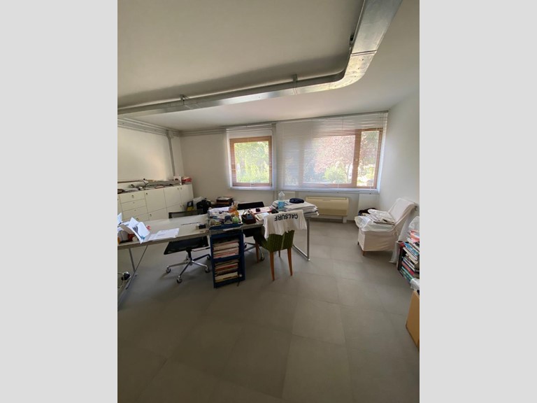 Ufficio in Vendita a Vinci, zona Sovigliana, 178'000€, 161 m²