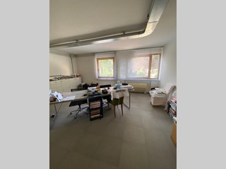 Ufficio in Vendita a Vinci, zona Sovigliana, 178'000€, 161 m²