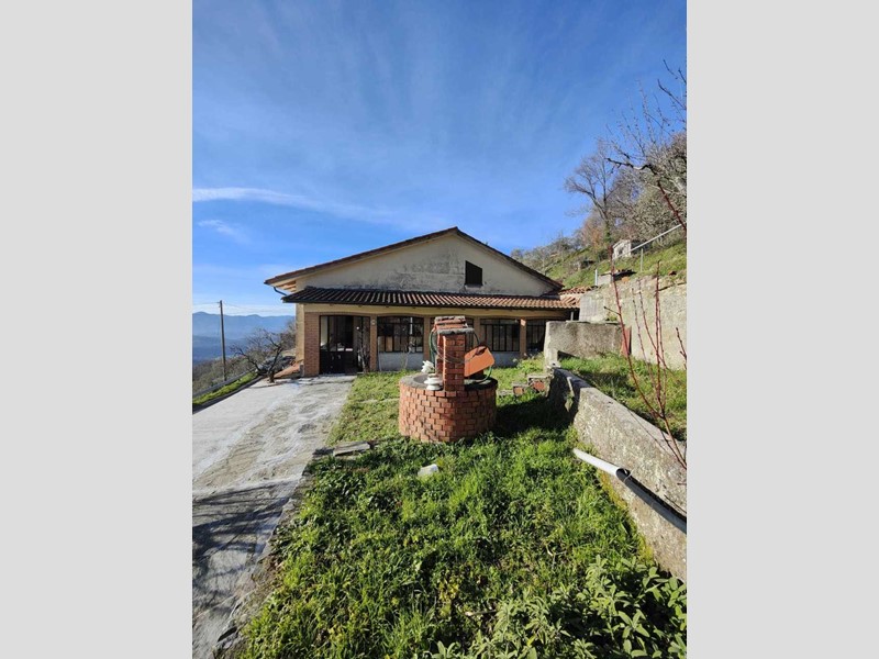 Casa Indipendente in Vendita a Fivizzano, 250'000€, 150 m², con Box