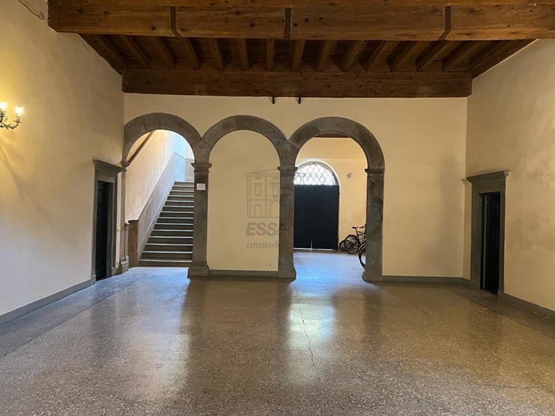 Appartamento in Vendita a Lucca, zona Centro storico, 440'000&euro;, 196 m²