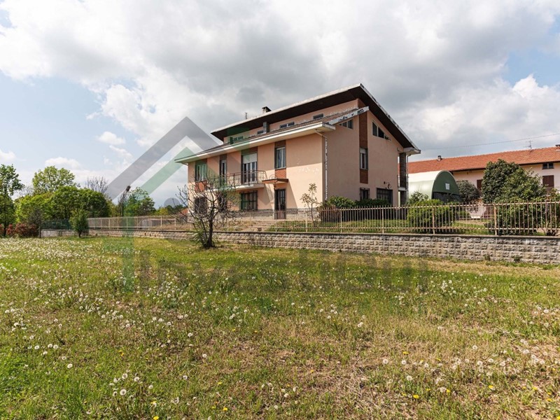 Casa Indipendente in Vendita a Vauda Canavese, 169'000€, 370 m²