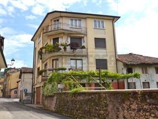 Appartamento in Vendita a Valdagno, zona CENTRO STORICO, 49'000€, 143 m²