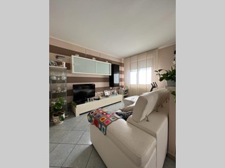 Appartamento in Vendita a Aulla, 135'000€, 123 m², con Box