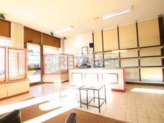 Immobile commerciale in Vendita a Vicenza, 95'000€, 141 m²