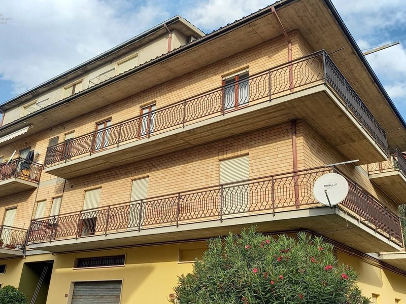 Appartamento in Vendita a Castorano, zona San Silvestro, 145'000€, 124 m², arredato