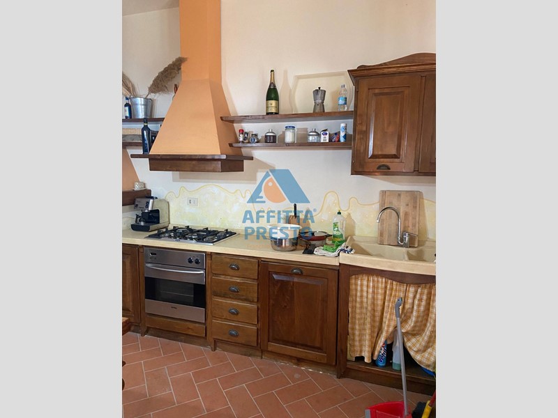 Casa Indipendente in Affitto a Lamporecchio, 220 m²