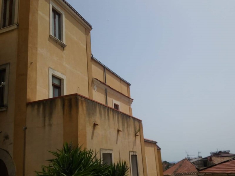 Casa Indipendente in Vendita a Eboli, zona Centro Storico, 105'000€, 250 m²