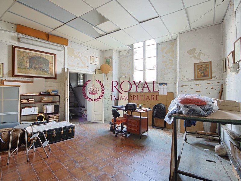 Magazzino in Vendita a Livorno, zona Cavour, 99'000€, 130 m²