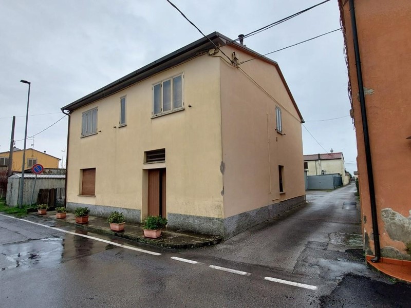 Casa Indipendente in Vendita a Cascina, zona Latignano, 238'000€, 230 m²