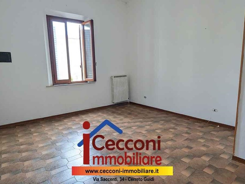 Appartamento in Vendita a Cerreto Guidi, zona Stabbia, 85'000€, 140 m²