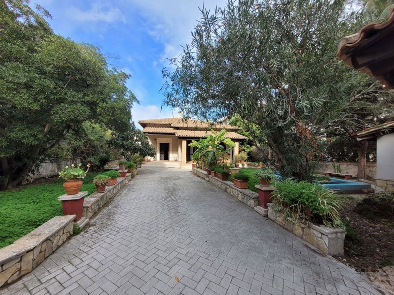 Villa in Vendita a Siracusa, 450'000&euro;, 173 m²