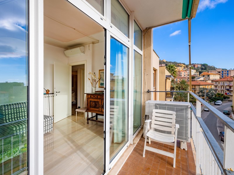 Appartamento in Affitto a Finale Ligure, 2'000€, 90 m², arredato