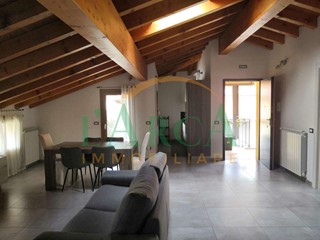 Quadrilocale in Vendita a Zone, 220'000€, 135 m², con Box