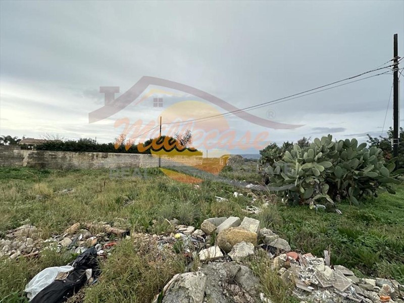 Terreno industriale in Vendita a Siracusa, zona Elorina, 47'000€, 1000 m²