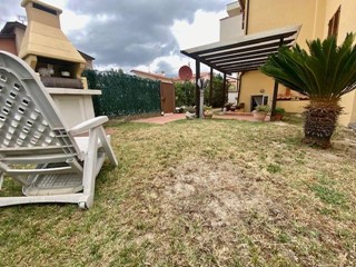 Appartamento in Vendita a Fosdinovo, 210'000€, 100 m², arredato, con Box