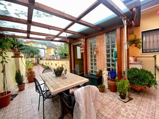 Villa bifamiliare in Vendita a Carrara, 295'000€, 140 m², arredato, con Box