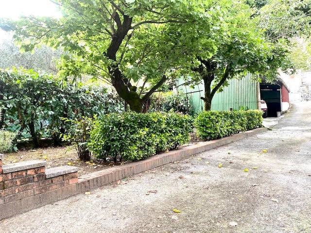 Quadrilocale in Vendita a Carrara, 98'000€, 70 m², arredato, con Box