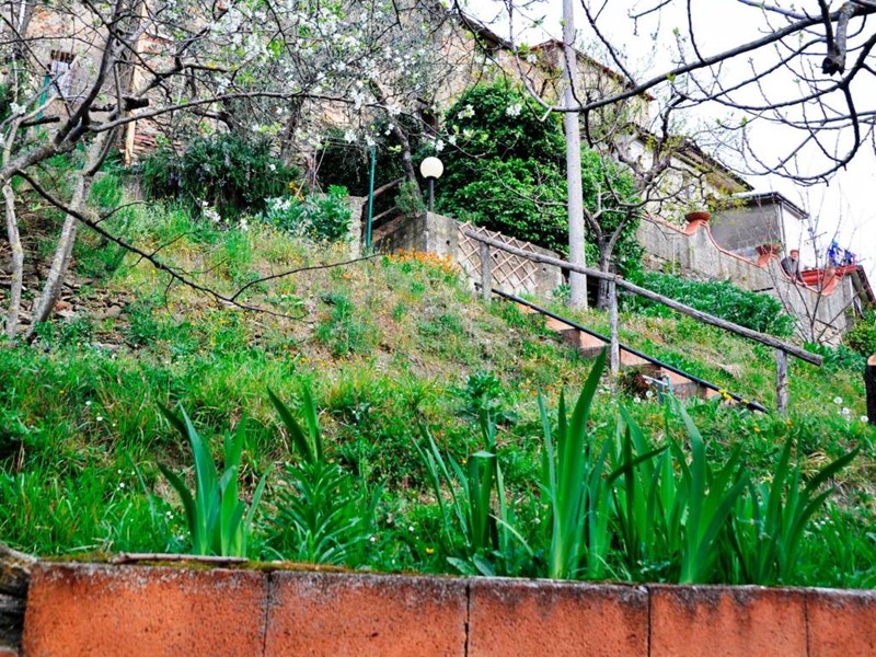 Casa di corte in Vendita a Luni, 100'000€, 120 m², arredato, con Box