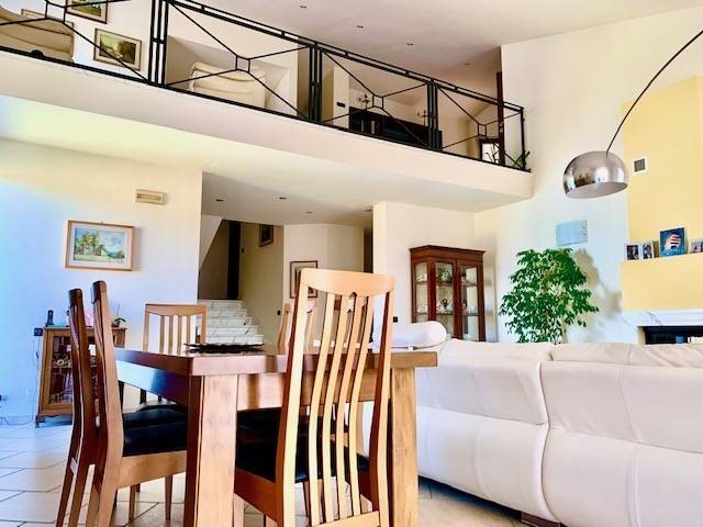 Villa in Vendita a Luni, 795'000€, 500 m², arredato, con Box