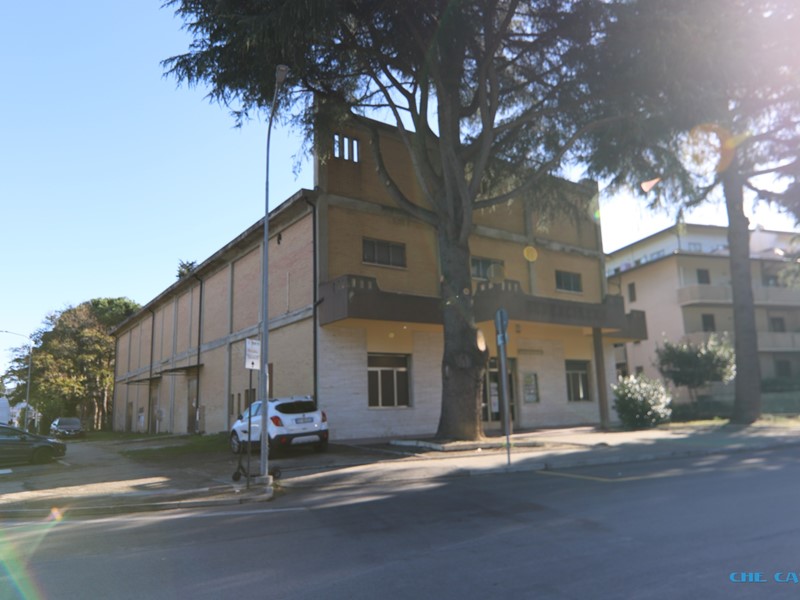 Capannone in Vendita a Morciano di Romagna, 320'000€, 600 m²