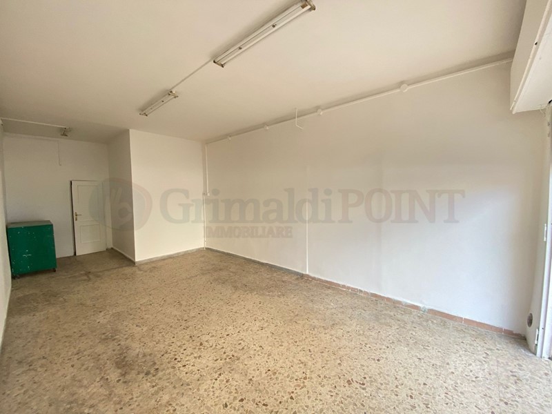 Immobile commerciale in Affitto a Giugliano in Campania, 450€, 35 m²