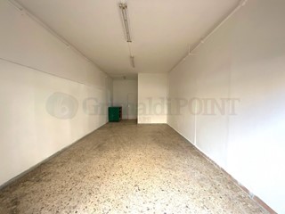 Immobile commerciale in Affitto a Giugliano in Campania, 450€, 35 m²