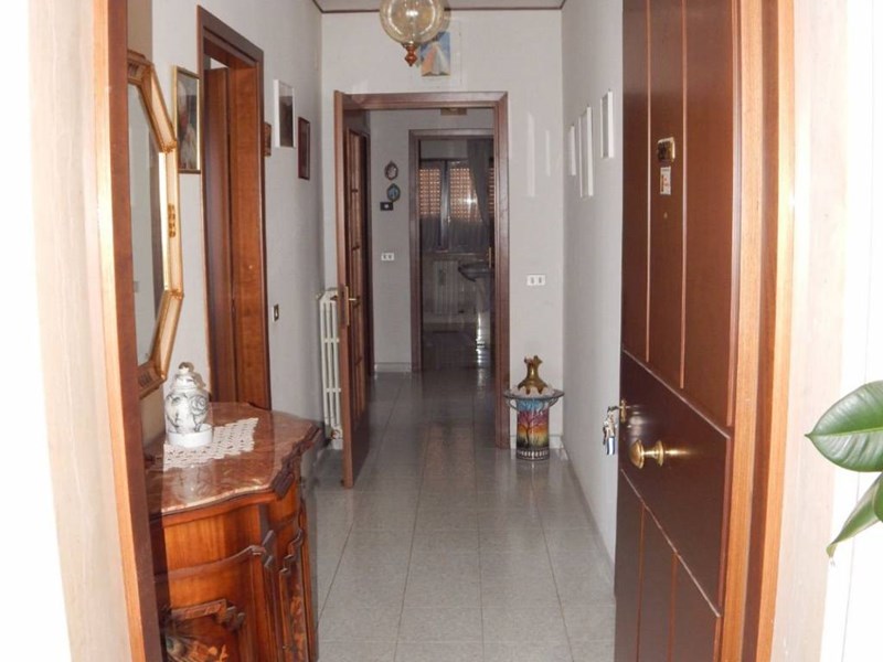Appartamento in Vendita a Agnone, zona Viale Castelnuovo 1^ Traversa n.25, 108'000€, 100 m², arredato
