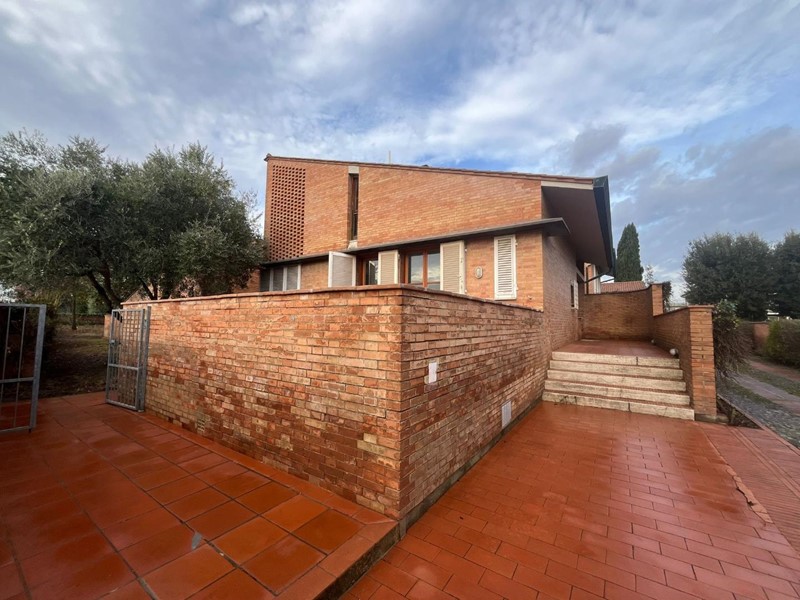 Villa in Vendita a San Miniato, zona San Donato, 720'000€, 500 m², con Box
