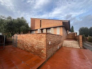 Villa in Vendita a San Miniato, zona San Donato, 720'000€, 500 m², con Box