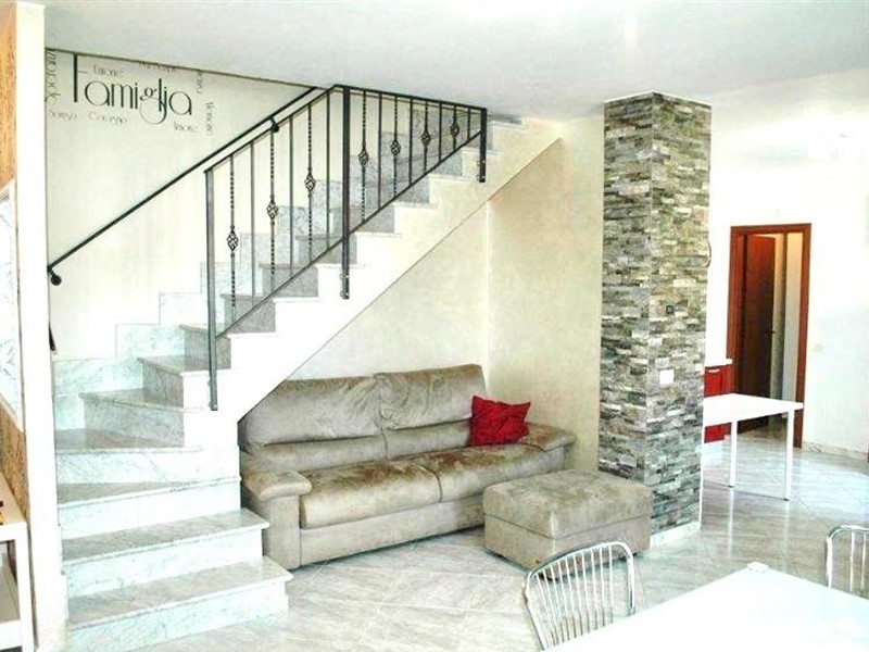 Quadrilocale in Vendita a Fosdinovo, zona Caniparola, 165'000€, 90 m², arredato