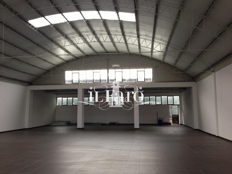 Capannone in Vendita a Signa, 550'000€, 420 m²