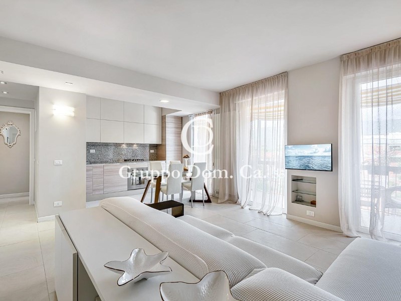 Attico in Affitto a Forte dei Marmi, zona Vittoria Apuana, 10'000€, 120 m², arredato