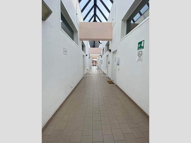 Ufficio in Vendita a Sarzana, 125'000€, 88 m², arredato